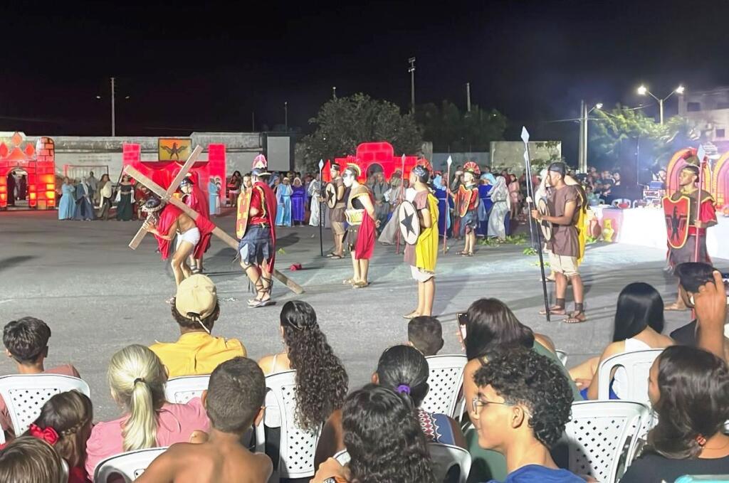 EMOÇÃO E FÉ MARCAM ENCENAÇÃO DA PAIXÃO DE CRISTO EM GUAMARÉ