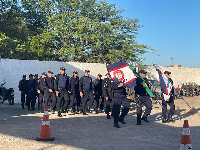 Guamaré: Prefeito Hélio Miranda entrega fardamento da Guarda Municipal e Defesa Civil em tarde de reconhecimento público