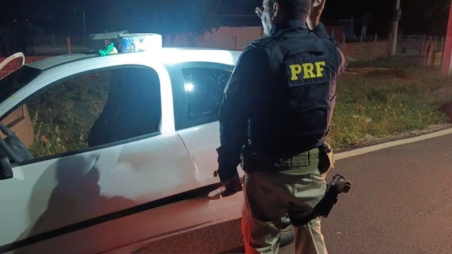 PRF APREENDE DROGAS E PRENDE HOMEM POR TRÁFICO NA BR-406 EM BAIXA DO MEIO