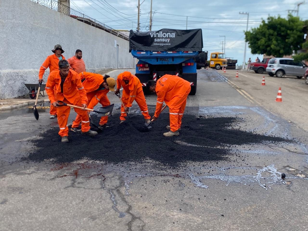 Macau: Prefeita Flavinha Veras dá inicio a recuperação da malha viária da cidade