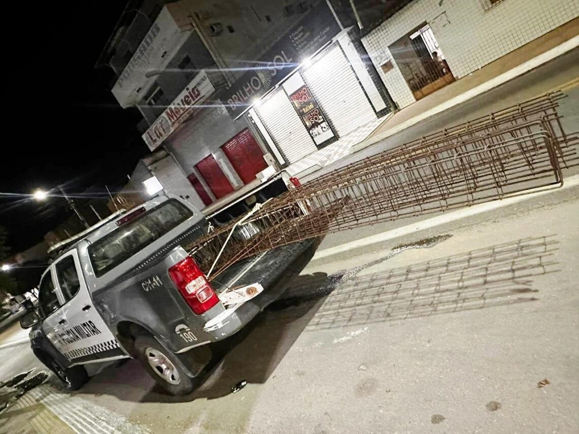 POLÍCIA MILITAR PRENDE HOMEM E RECUPERA MATERIAL FURTADO EM GUAMARÉ