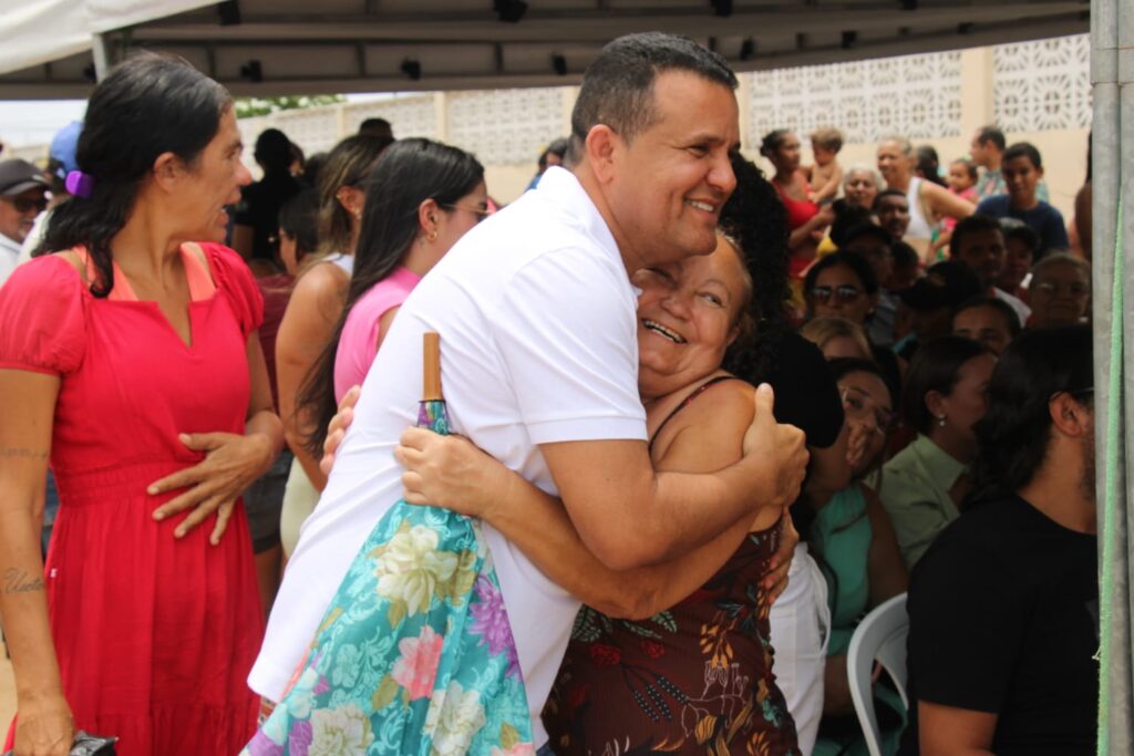 Prefeito Hélio em Baixa do Meio: “Desenvolvimento começa quando ninguém é deixado para trás”